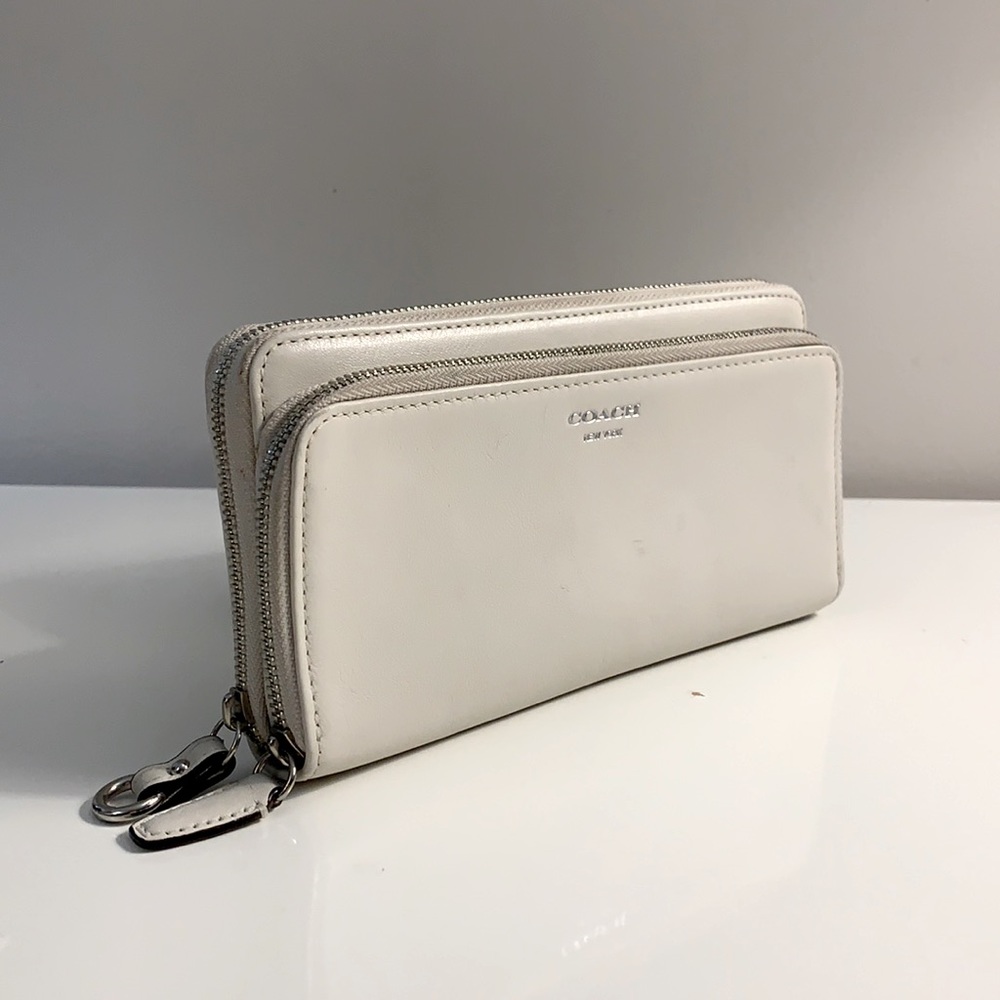 Coach Authentic Double Zip Genuine Leather Wallet in Color White